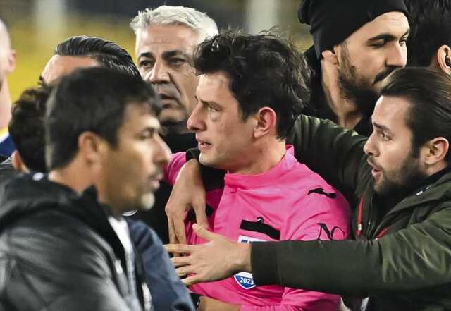 Ankaragücü Başkanı Faruk Koca'nın Halil Umut Meler'e saldırı anının en net görüntüleri ortaya çıktı