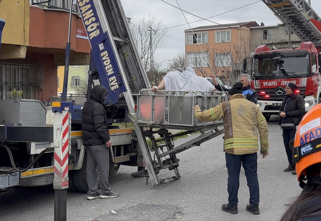 240 kiloluk genç kadın için seferberlik! Evin penceresini söküp vinçle indirdiler