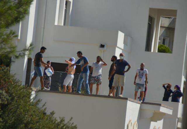 Bodrum'daki yangına müdahale sürüyor! Kova kova su taşıdılar