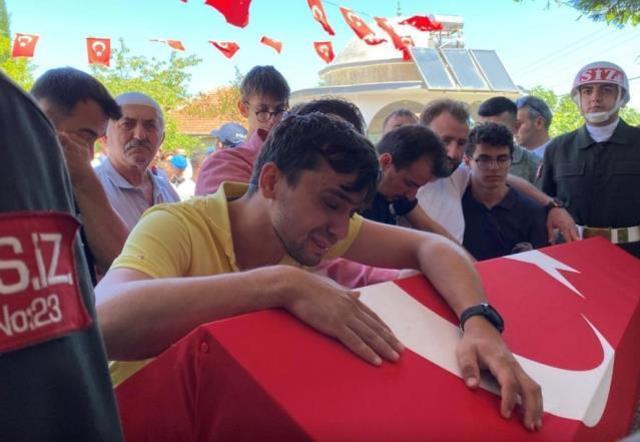 Bu acının tarifi yok! Ağabeylerinin şehit olduğu haberini alan kardeşlerin feryatları yürek dağladı