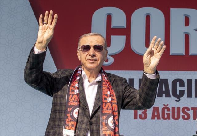 'Şurada bir poster var' diyen Cumhurbaşkanı Erdoğan, muhalefeti hedef alarak 6'lı masanın menüsünü saydı