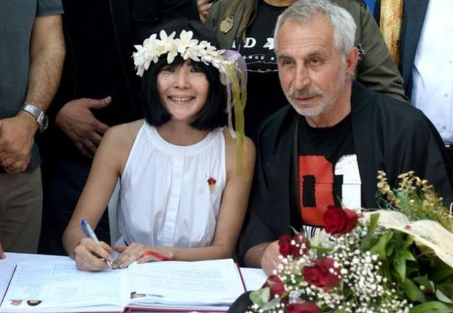 Son Dakika: Geçirdiği beyin kanaması nedeniyle yoğun bakıma kaldırılan usta oyuncu Rıza Akın hayatını kaybetti.