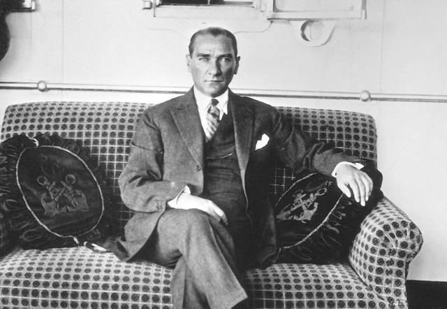 Ulu Önder Mustafa Kemal Atatürk'ün ölmeden önceki son saatlerine ilişkin rapor yıllar sonra ortaya çıktı