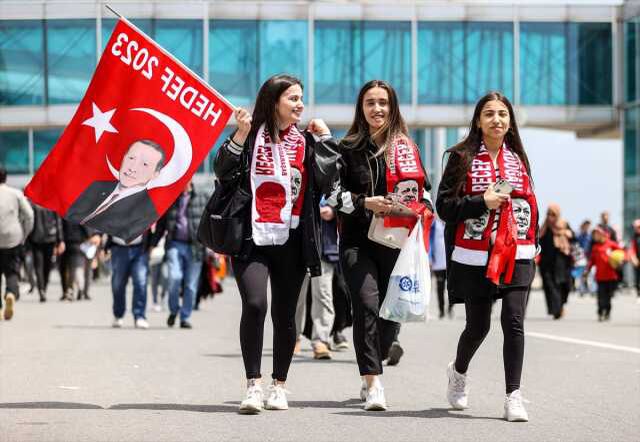 'Büyük İstanbul Mitingi' için Atatürk Havalimanı Millet Bahçesi'ne girişler başladı