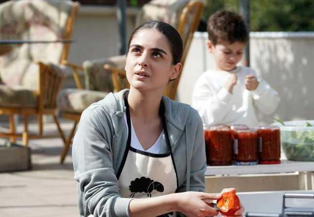 Yalı Çapkını dizisinin setinde aşk! Doğukan Polat ve Selen Özbayrak birlikte görüntülendi