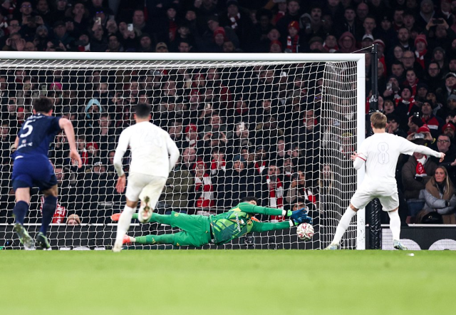 Gabriel Jesus'un Sakatlığı ve Altay Bayındır'ın Performansı