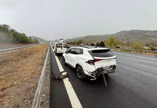 Aynı yolda 33 araç kazaya karıştı: 2 ölü, 15 yaralı