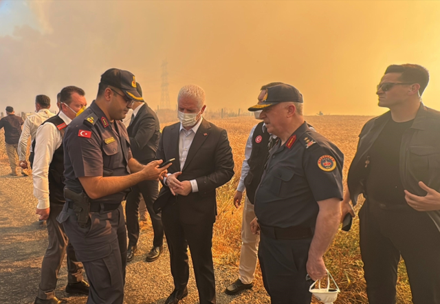 Silivri'de alevler hızla ilerliyor! 50 hane tahliye edildi
