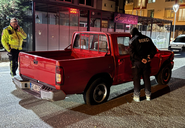 Film gibi kovalamaca! Polis, 'dur' ihtarına uymayan kamyoneti böyle durdurdu