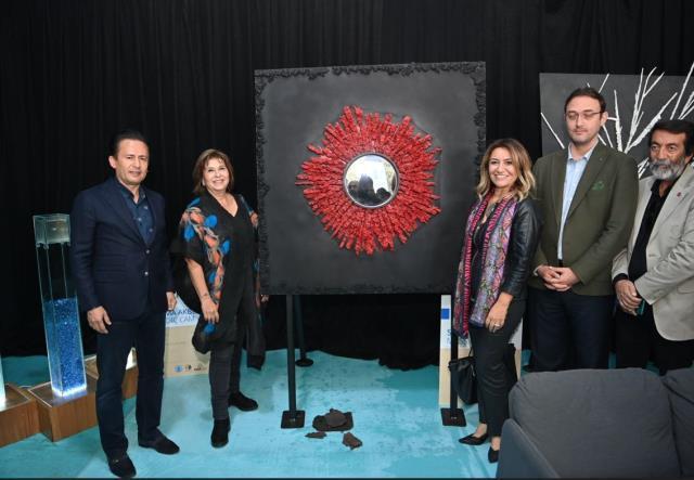 Herkes önünde fotoğraf çektiriyor! Bu aynanın gerçek hikayesini öğrenenler 'Yok artık' diyor