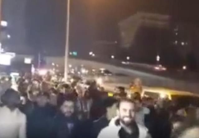 Görüntü İstanbul'dan! Dünya Kupası'ndaki sürpriz sonuç sonrası sokaklara döküldüler