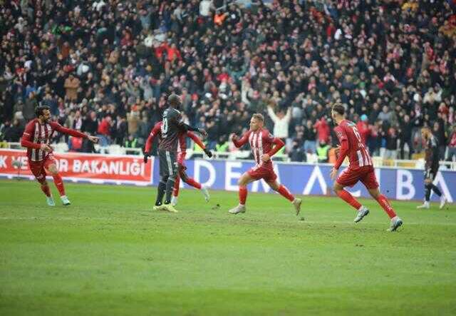 Son Dakika: Kara Kartal, Sivas'ta yara aldı! Beşiktaş'ın 7 maçlık serisi sona erdi