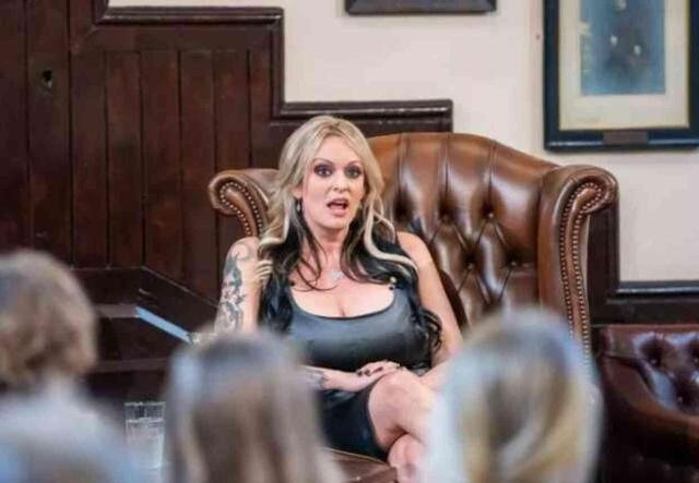 Stormy Daniels, Melania Trump'a 'Donald Trump'ı terk et' çağrısında bulundu