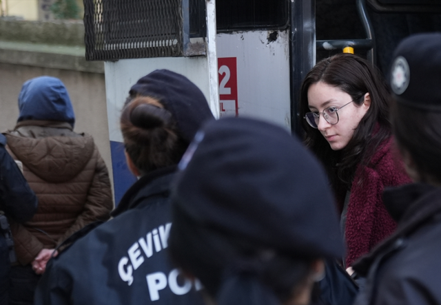 Yenidoğan Çetesi soruşturmasında gözaltına alınan 14 şüpheli adliyeye sevk edildi