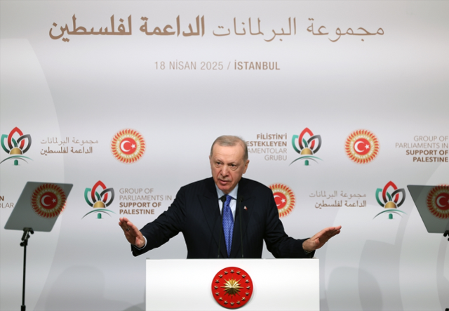 Cumhurbaşkanı Erdoğan'ın sözleri salonu ayağa kaldırdı: Filistin Filistin halkınındır
