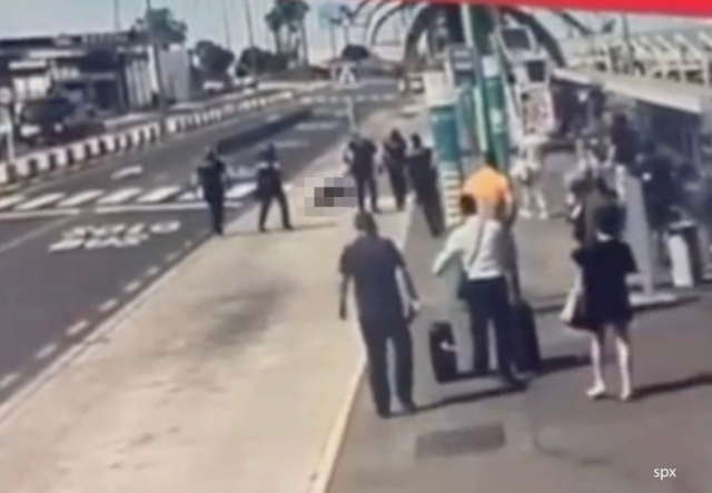 Havalimanında polis ve yolculara saldıran saldırgan, polis tarafından öldürüldü
