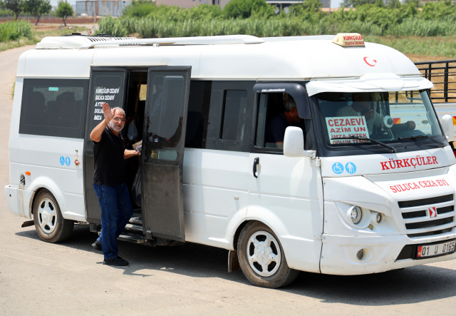 İnfaz yasasıyla tahliye olan genç: Babamın da çıkmasını istiyorum