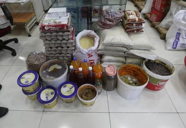 Zabıtaya 'Seni vururum' diyen esnafın marketinden çıkanlar mide bulandırdı