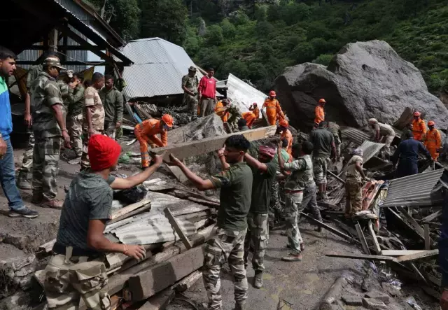İki ülke sel felaketi ile boğuşuyor! Ölü sayısı 200'e yaklaştı