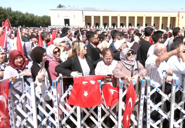 Anıtkabir'de atılan slogan CHP'li vekili küplere bindirdi: Her sene her sene bu ayıp olur mu?