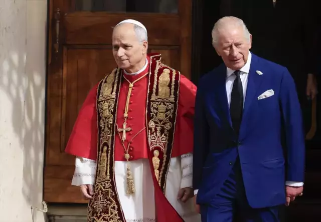 Vatikan'da 5 asır sonra bir ilk! İngiliz Kralı, Papa ile dua etti