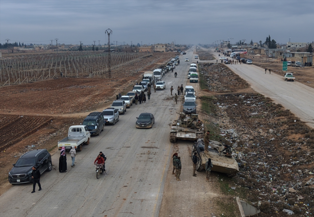 Suriye ordusu Halep'in doğusuna girdi, YPG çekiliyor