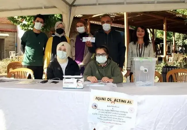 Manisa'da aşı olana çekilişle gram altın veriliyor