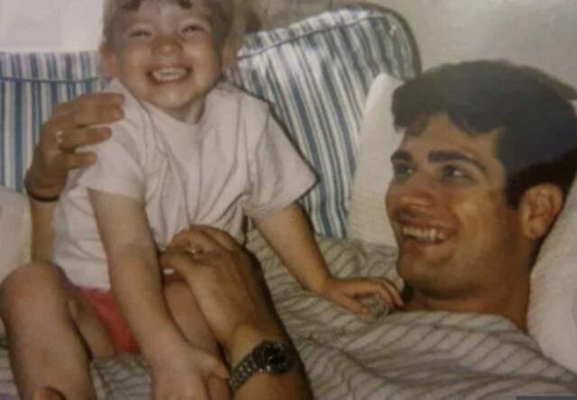 Duyanlar kulaklarına inanamıyor! Genç kızlar, yanlışlıkla babalarını yedi