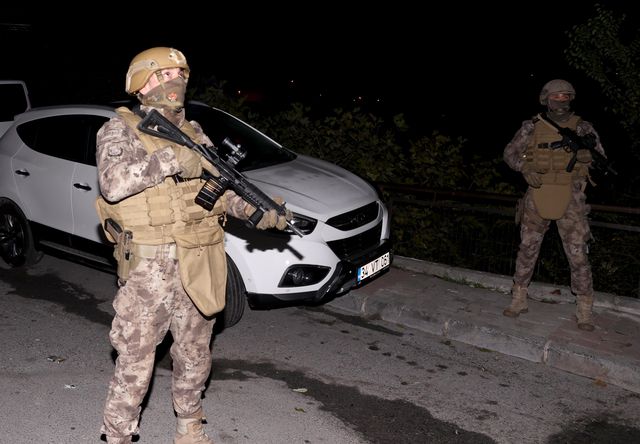 İstanbul'da dolandırıcılık yoluyla 6 milyon 297 bin 431 lira toplayan şahıslara operasyon