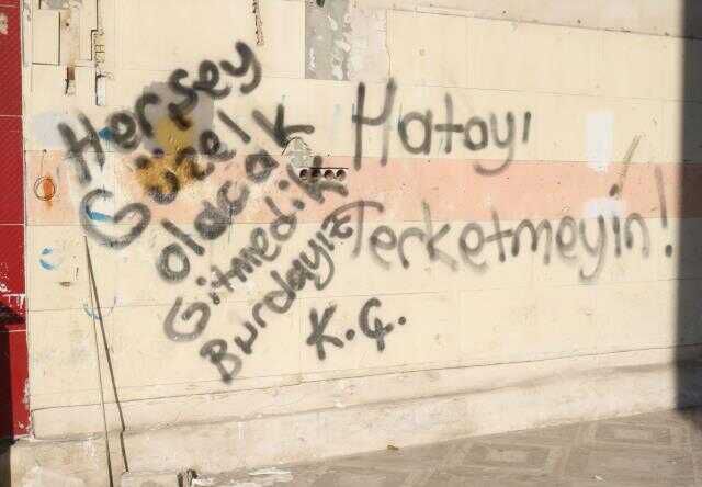 Hatay'da duvarlara yazılan yazılarda umut var