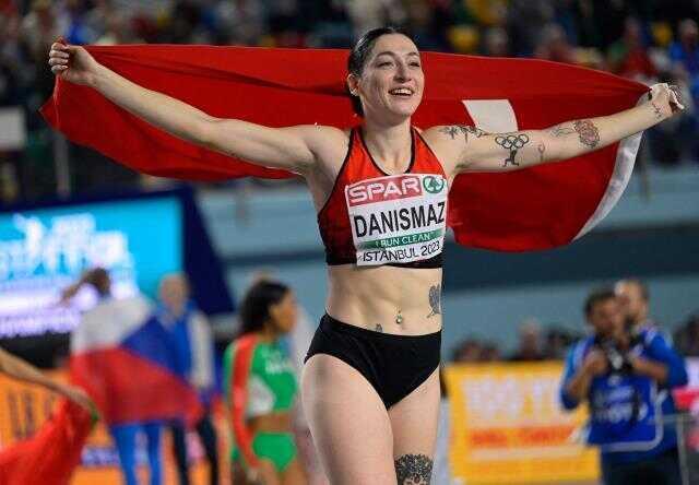 Avrupa şampiyonu olan Tuğba, madalyasını depremzedelere armağan etti