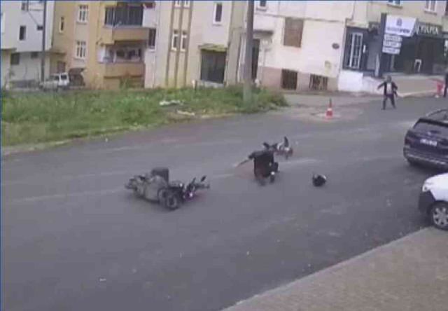 Motosikletin çarptığı 5 yaşındaki çocuk hayatını kaybetti! Kaza anı kamerada