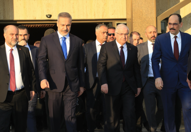 Türkiye'den Şam'a üst düzey ziyaret! 3 isim Şara ile görüştü