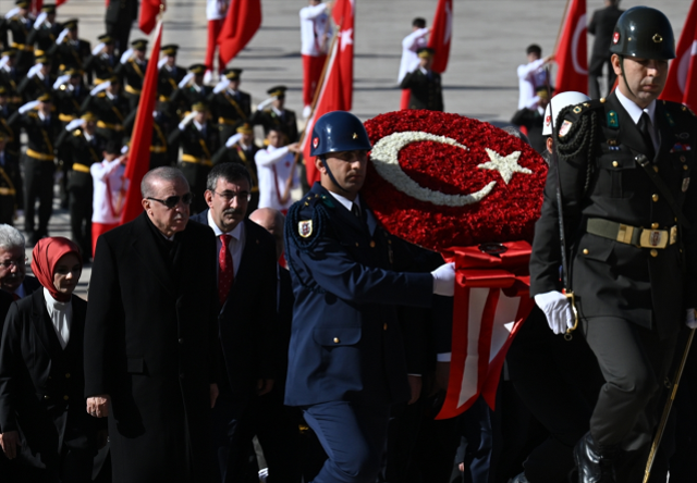 Cumhurbaşkanı Erdoğan, Anıtkabir'de! İşte Özel Defter'e yazdığı not