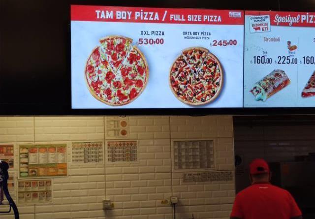İstanbul Havalimanı'ndaki fiyatlar gündem oldu! Pizza 540 TL, su ise 31 TL'ye satılıyor