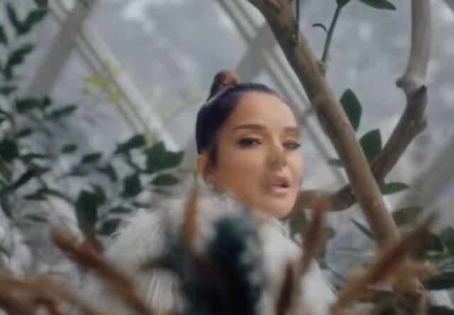 Bengü - Bayıla Bayıla şarkı sözleri! 'Bayıla Bayıla' şarkısının sözleri nelerdir? Şarkı hakkında bilgiler