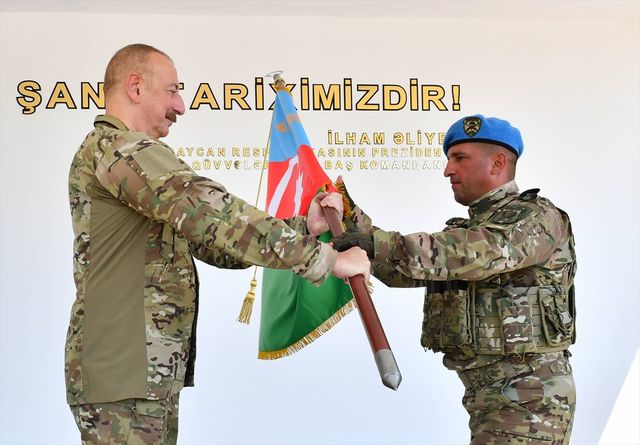 Azerbaycan Cumhurbaşkanı İlham Aliyev, yeni İHA ve füze alımları için sözleşme imzaladıklarını açıkladı