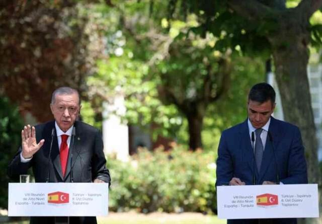 İspanyol muhabirin sorusu Cumhurbaşkanı Erdoğan'ı sinirlendirdi: Başını sallama, bak ben sallamıyorum