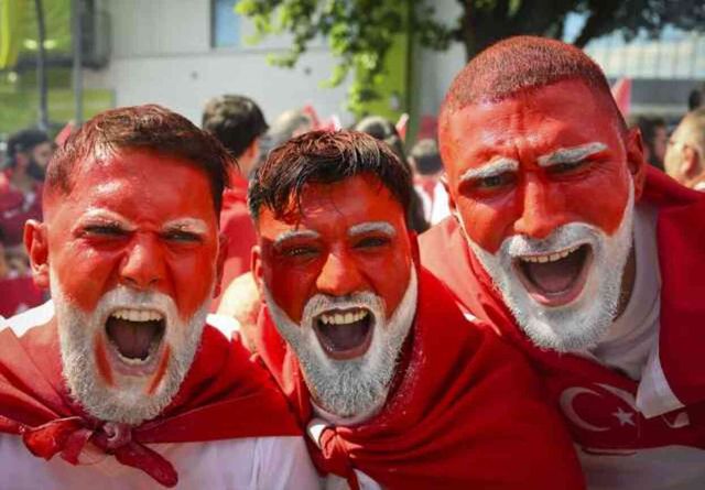 Ay-yıldızlılara büyük destek! Hamburg sokakları 'Türkiye' sesleriyle inledi