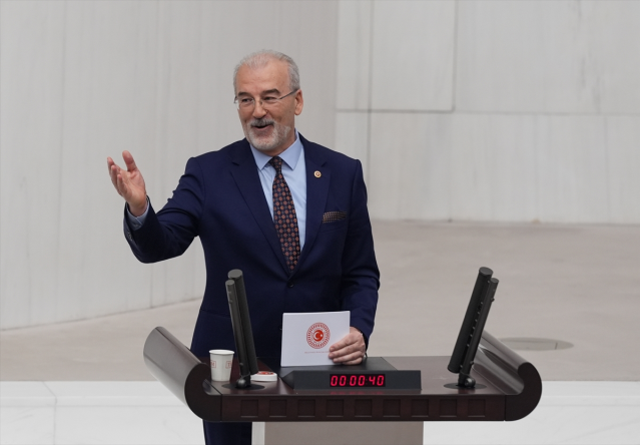 Meclis'te 'Atatürk'ün A'sı' gerginliği: AK Partili ve CHP'li vekiller birbirinin üzerine yürüdü