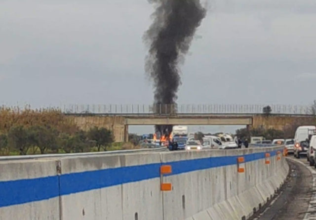 Otoyolda dehşet! Zırhlı aracı patlatıp soymaya çalıştılar