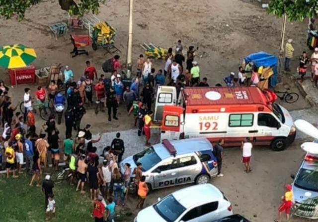 Korkunç görüntüler! Sudan bir anda fırlayan köpek balığı, yüzen gencin penisini parçaladı