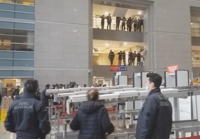 Kesici aletle İstanbul Adliyesine girmek isteyen şahıs gözaltına alındı