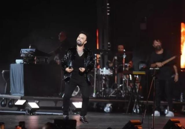 Tarkan...İZMİR'DE YÜZBİNLERİ COŞTURDU!