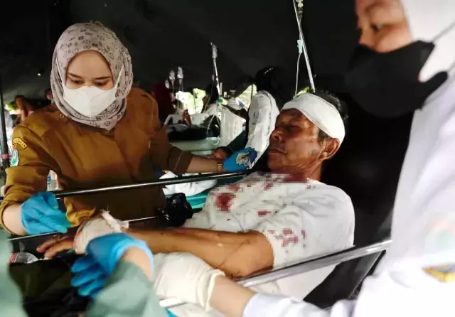 Endonezya'daki 5.6 büyüklüğündeki depremde bilanço ağırlaşıyor: 46 ölü, 700 yaralı