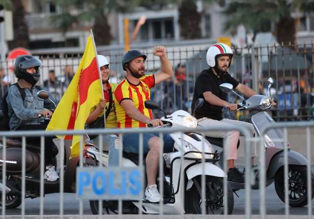 Gece gündüze döndü! Göztepe'nin 98. yıl dönümü İzmir'de coşkuyla kutlandı