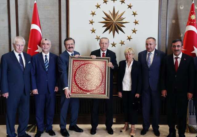 Cumhurbaşkanı Erdoğan TOBB Başkanı Hisarcıklıoğlu ve beraberindekileri kabul etti Açıklaması