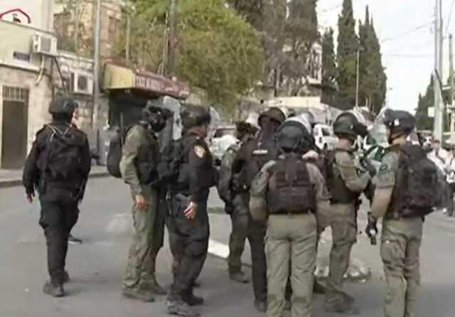 Son Dakika: Mescid-i Aksa'da cuma saatinde yine aynı manzara! İsrail polisi gaz bombası attı