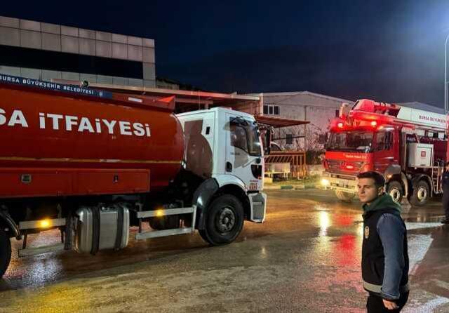 Bursa'da plastik kaplama fabrikasında çıkan yangın söndürüldü