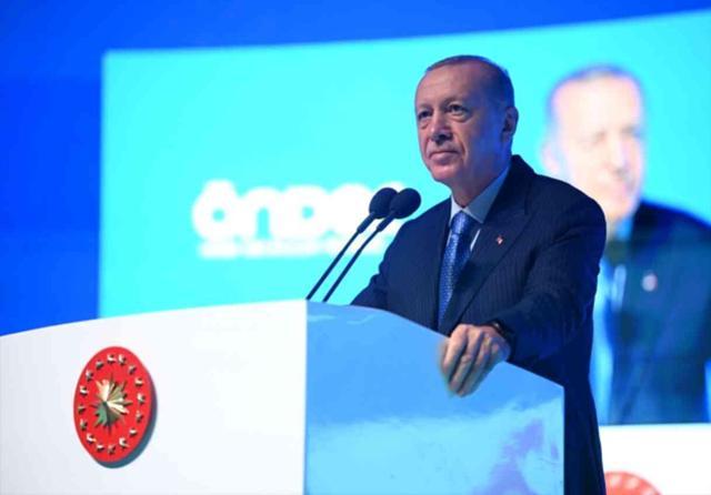 Cumhurbaşkanı Erdoğan'dan teğmenlerin kılıçlı yeminine ilk yorum: Bu kılıçları kime çekiyorsunuz?